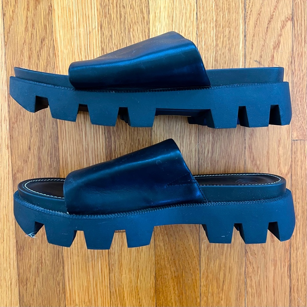 NWOT UO Roxy Chunky Slide, Sz 7